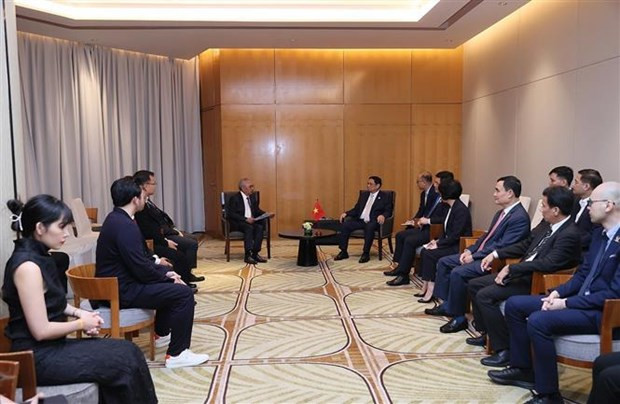 PM receives leaders of major enterprises of Indonesia hinh anh 1