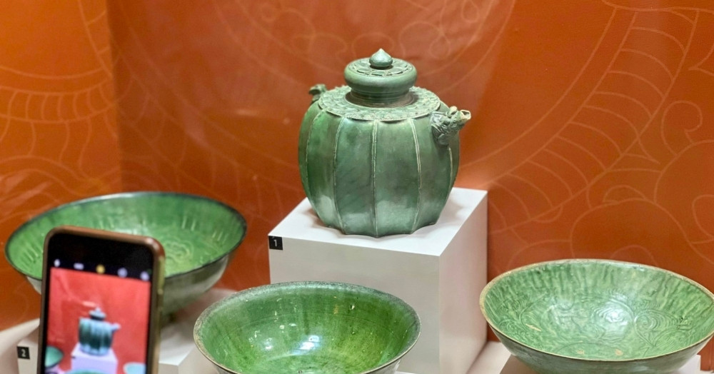 Beautiful antiques of four dynasties at HCM City exhibition