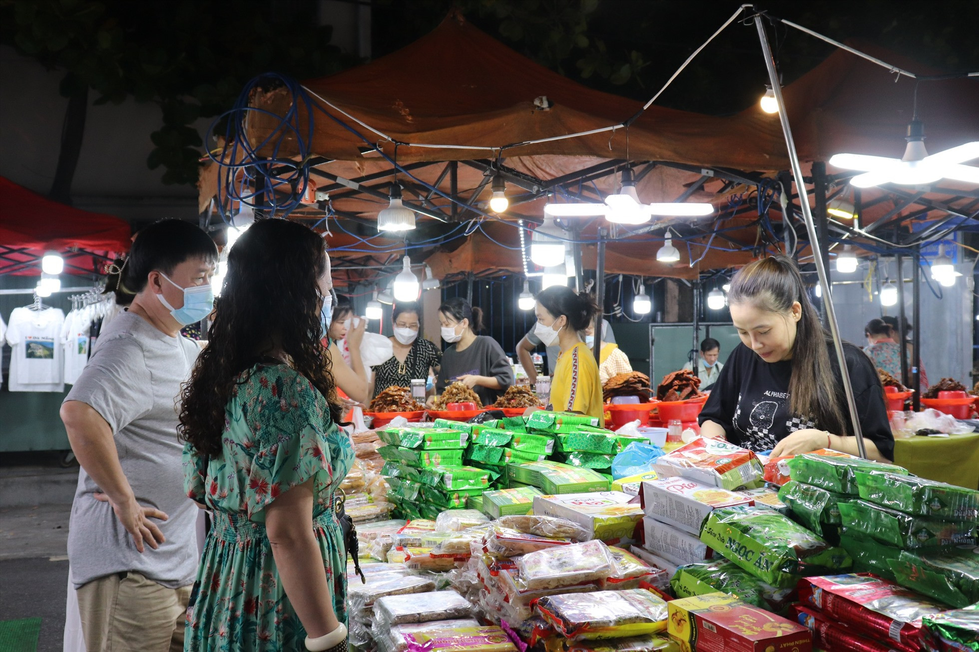 Tự ý đuổi du khách, người giữ xe chợ đêm ở Đà Nẵng bị phạt tiền