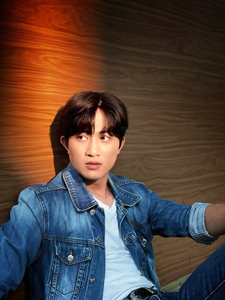 Doãn Quốc Đam quá mờ nhạt trên phim giờ vàng ảnh 1