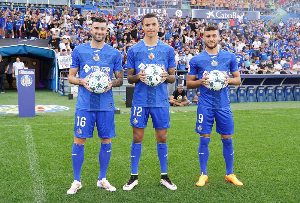 Mason Greenwood cười tươi trong lễ ra mắt Getafe