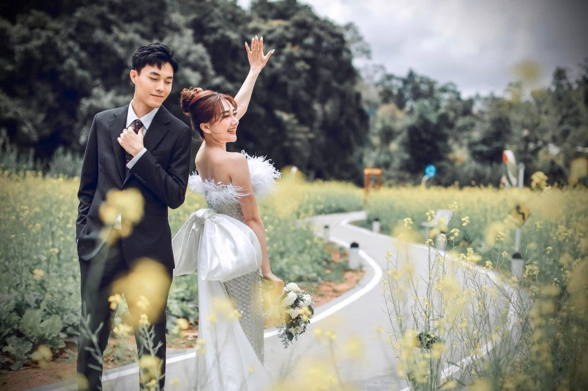 Ảnh cưới ngọt ngào của diễn viên Phương Lan và bạn trai kém tuổi