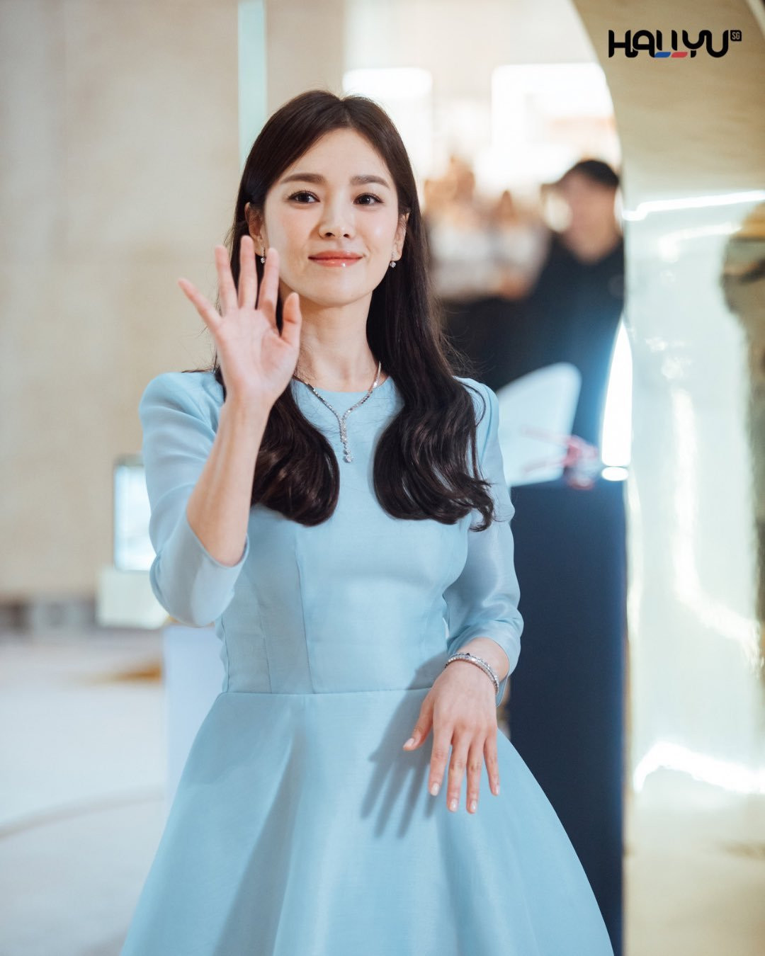 Song Hye Kyo khiến hàng nghìn fan phát cuồng dù chỉ xuất hiện 15 phút