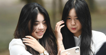 Students in white ao dai on opening day of new school year