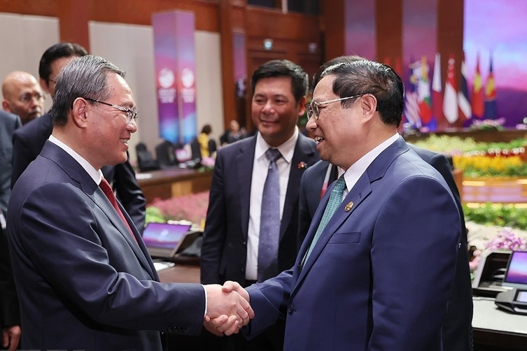 Thủ tướng Phạm Minh Chính gặp Thủ tướng Trung Quốc Lý Cường