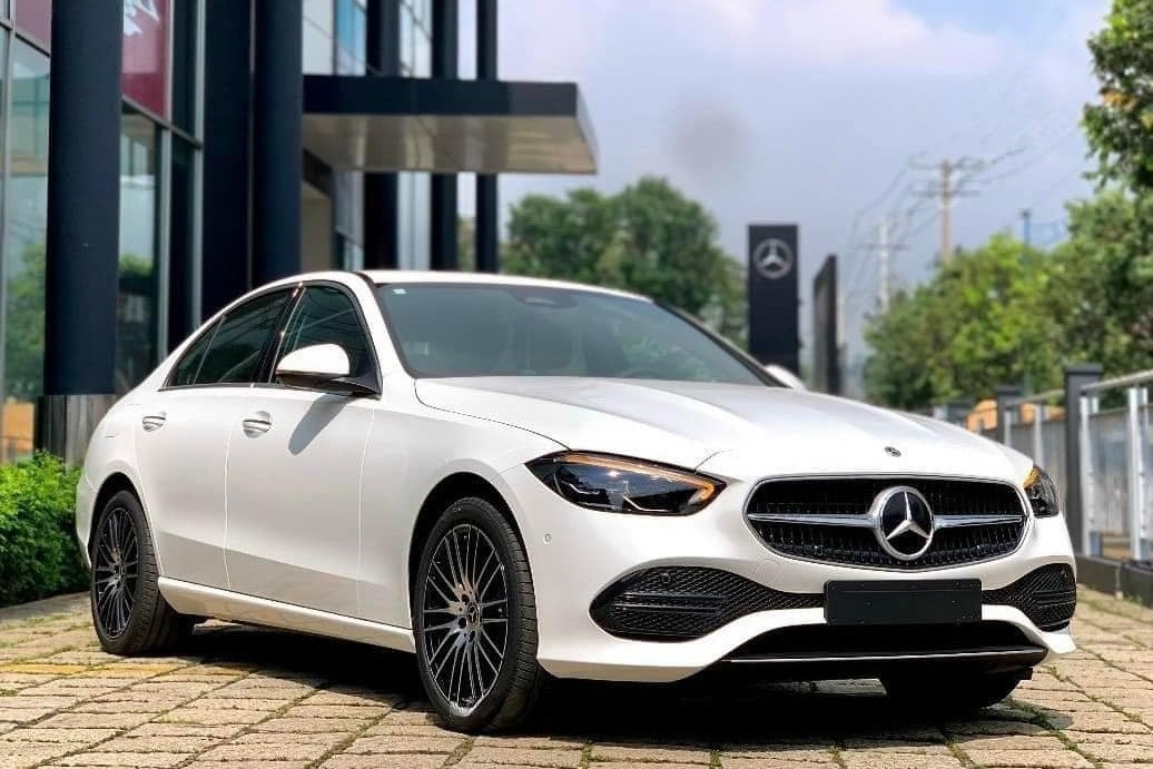 Xe sang đua giảm giá, Mercedes C-Class hạ sâu đến 110 triệu đồng