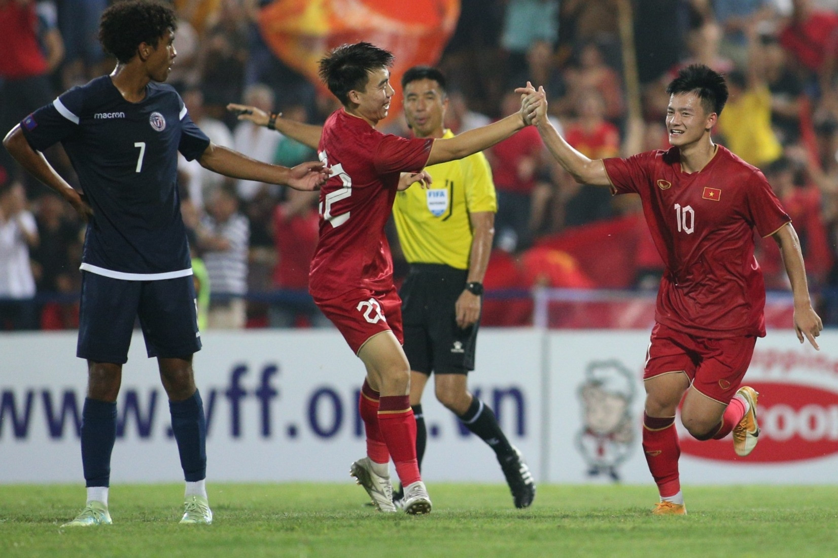 Xem lại 'cơn mưa bàn thắng' của U23 Việt Nam trước Guam