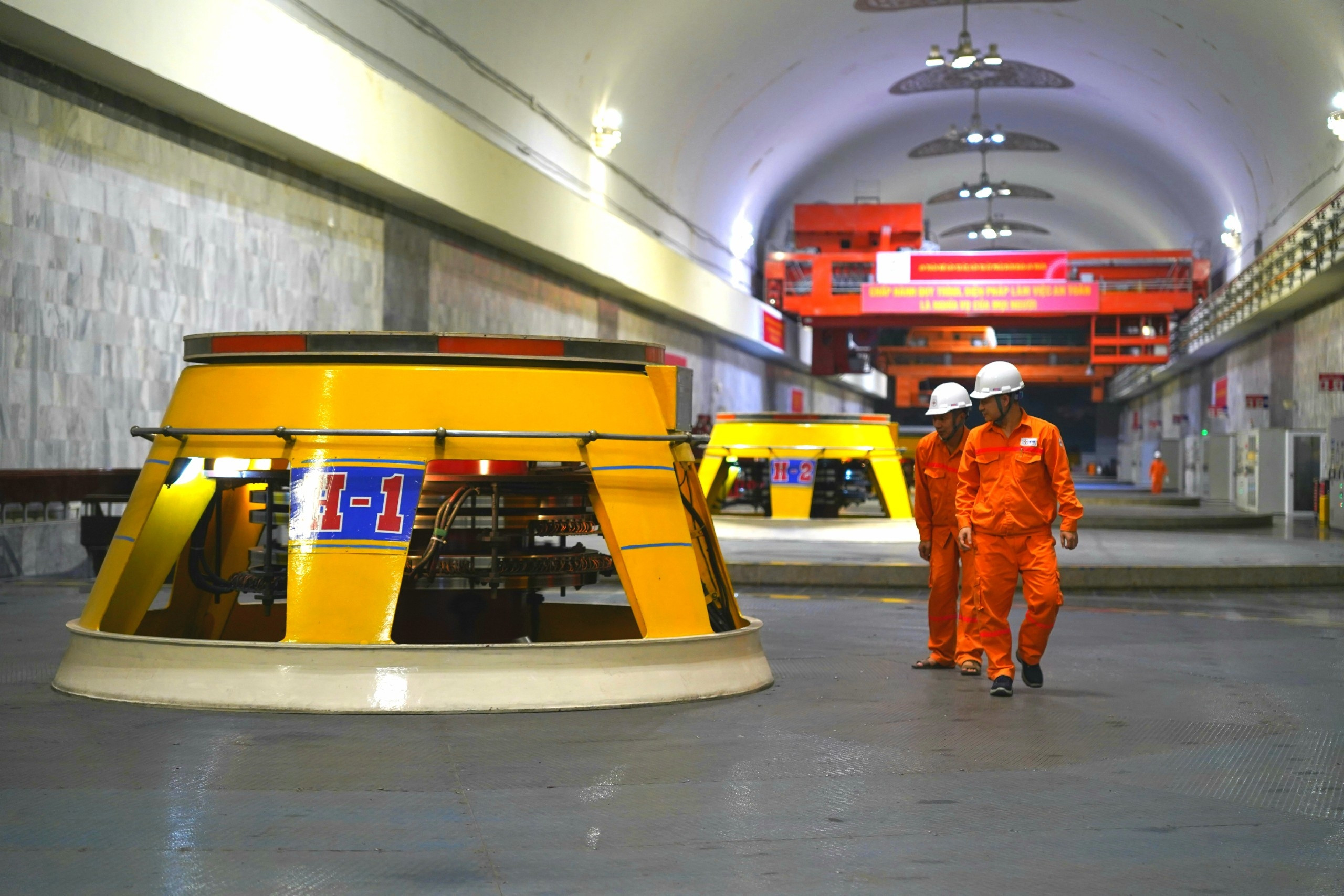 Ám ảnh nỗi lo thiếu điện: Tiến độ các dự án nguồn điện lớn vẫn vướng