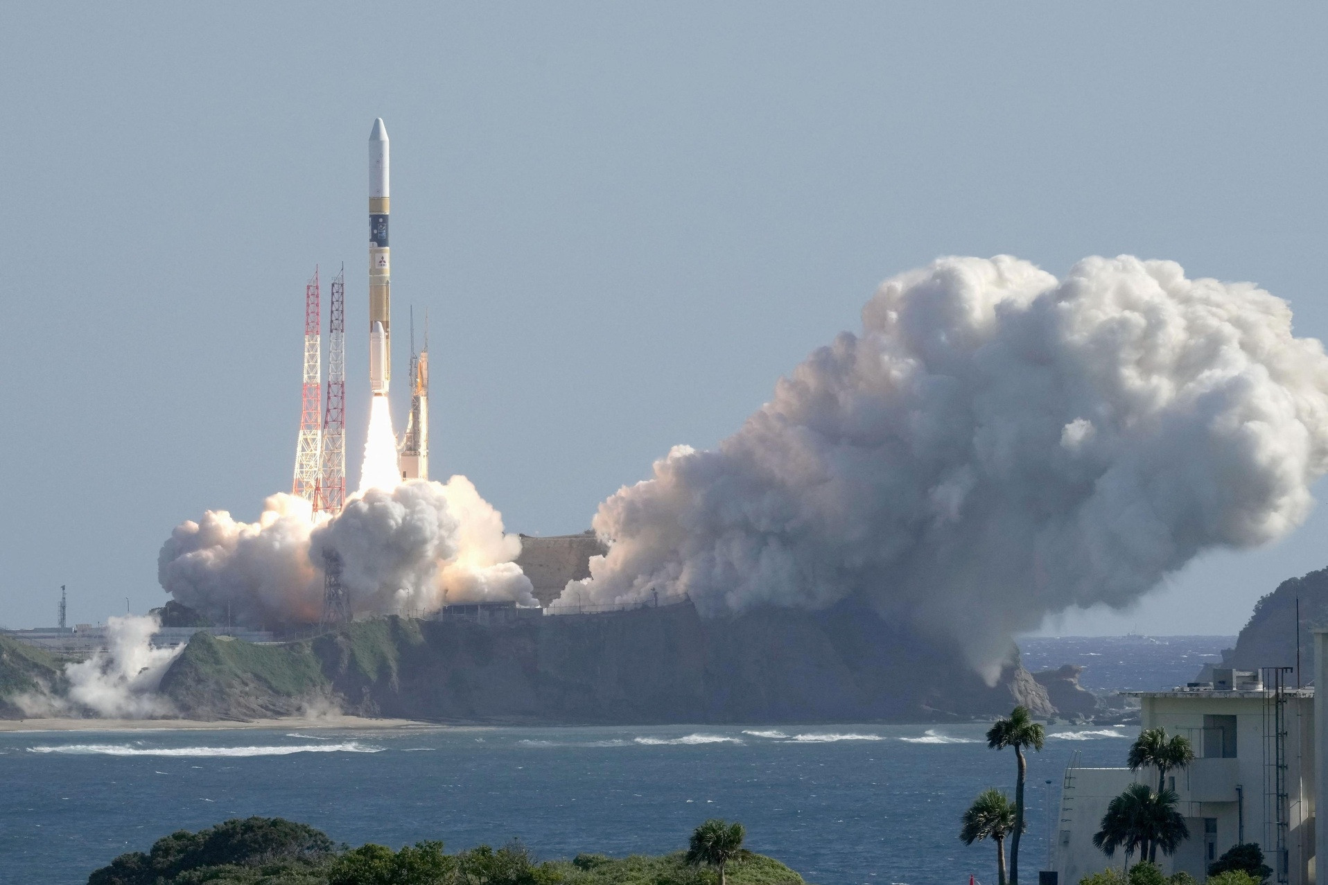 Nhật Bản phóng thành công tên lửa mang tàu đổ bộ Mặt trăng