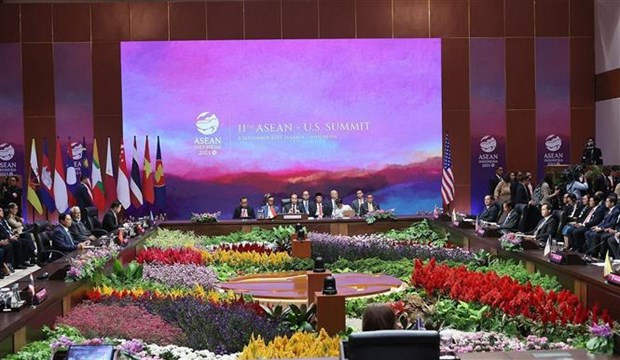 PM attends ASEAN summits with Plus Three countries, US, Canada hinh anh 2