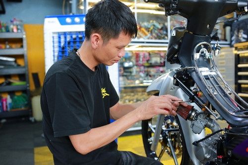 Từ thợ sửa xe đến chủ xưởng độ: Nam thanh niên Thái Bình khởi nghiệp bằng đam mê