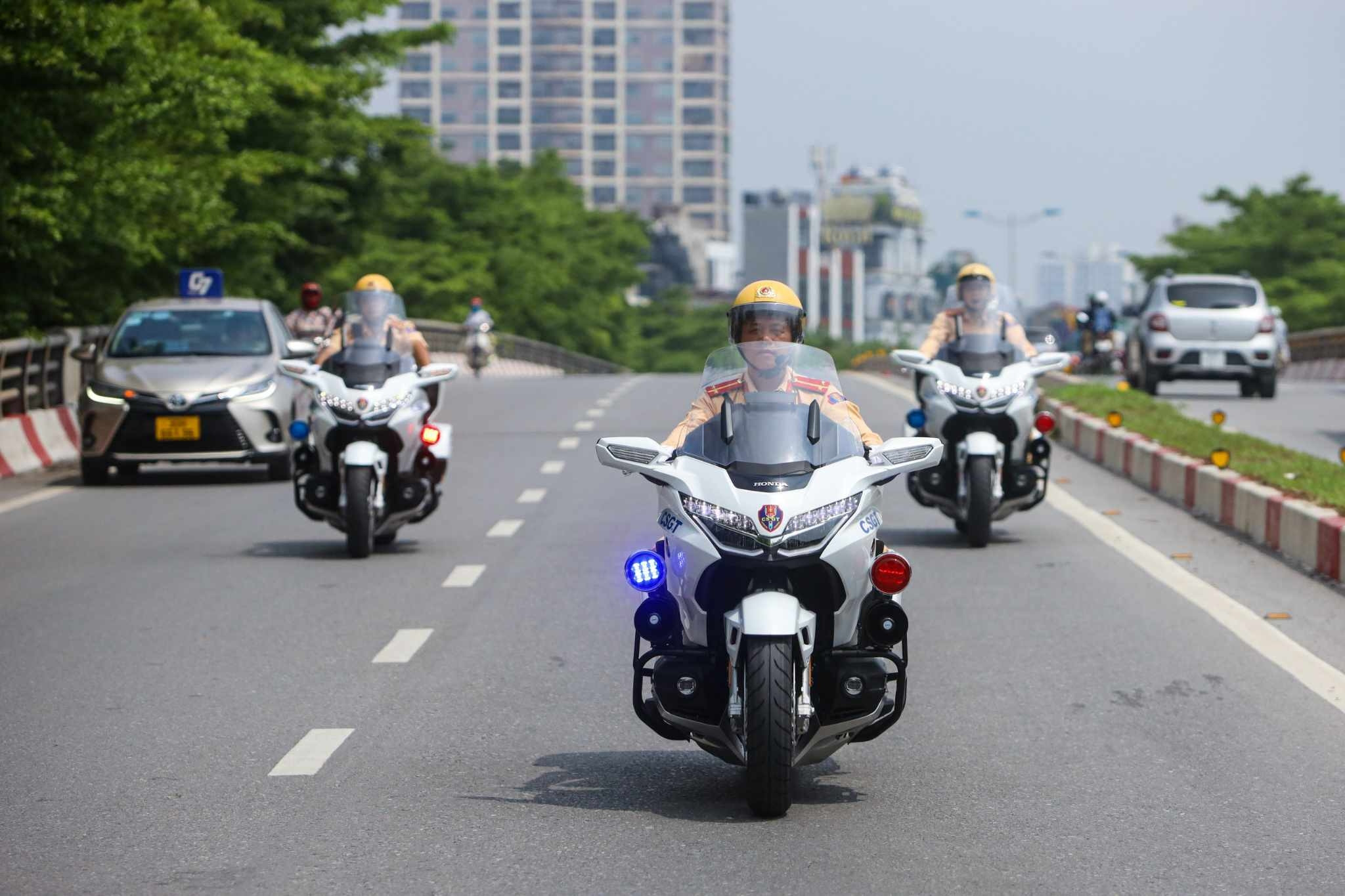 Công an Hà Nội phân luồng giao thông đón đoàn Tổng thống Mỹ thăm Việt Nam