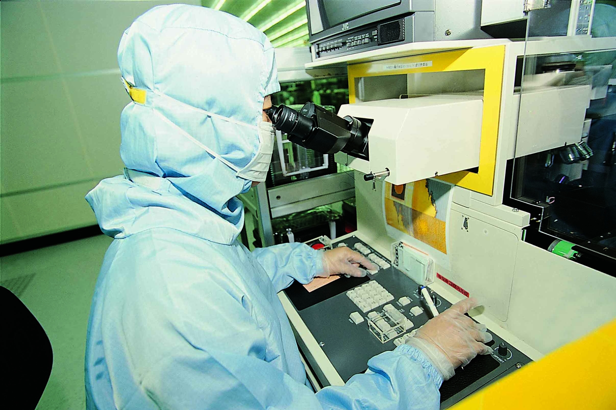 Giải cơn khát nhân lực: Đại học FPT mở thêm ngành vi mạch bán dẫn