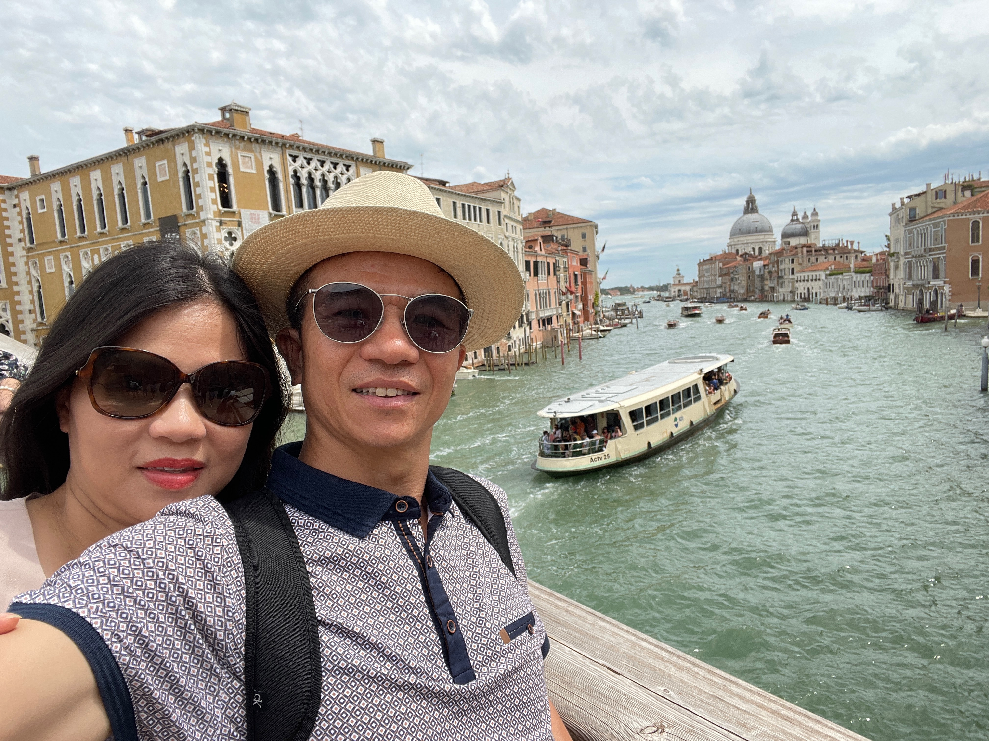 Khách Việt 'lạc lối' ở thành phố tình yêu xinh đẹp, lãng mạn nhất thế giới