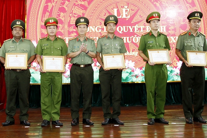 Khen thưởng nóng lực lượng điều tra vụ 'nhóm người Việt bị bắt cóc tống tiền'