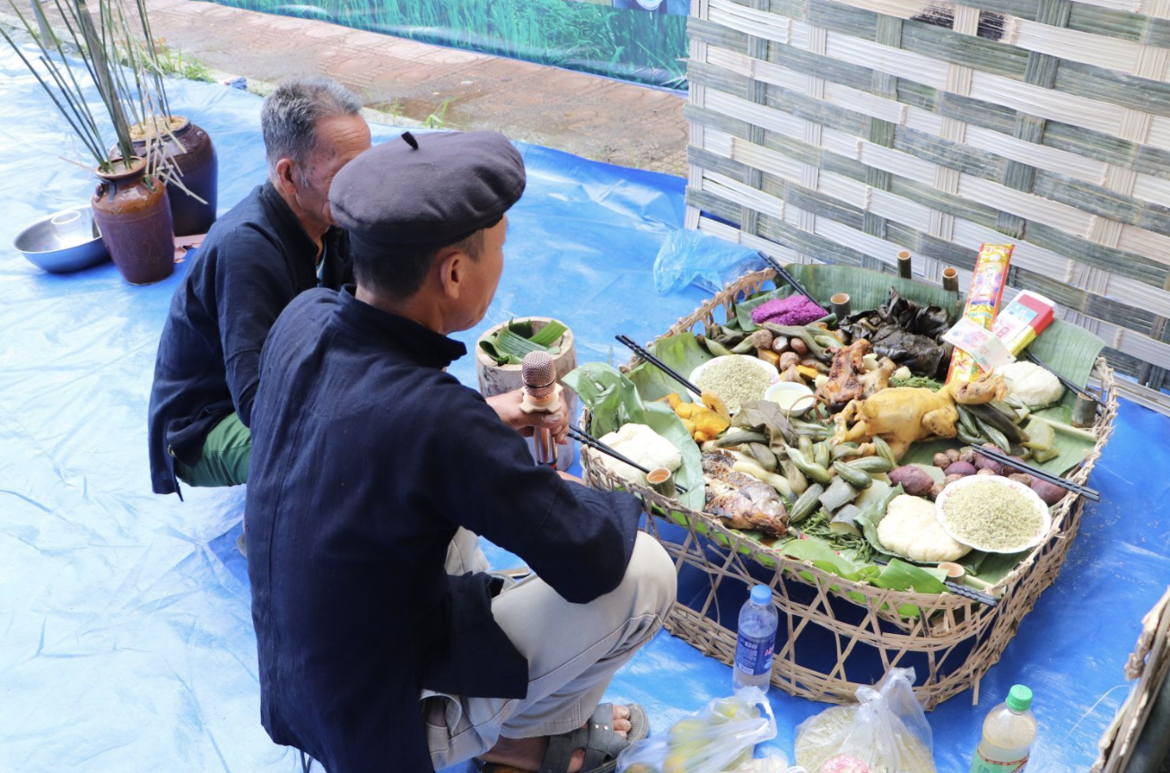 Bà con dân tộc Khơ Mú ở Than Uyên vui hội “Mừng cơm mới”