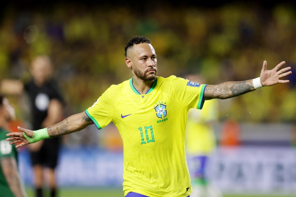 Neymar phá kỷ lục của Pele, Brazil thắng giòn 5-1