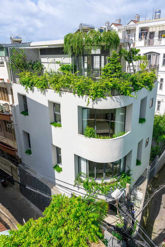 Nhà phố 4 tầng toàn cây xanh mát giữa chốn Sài thành