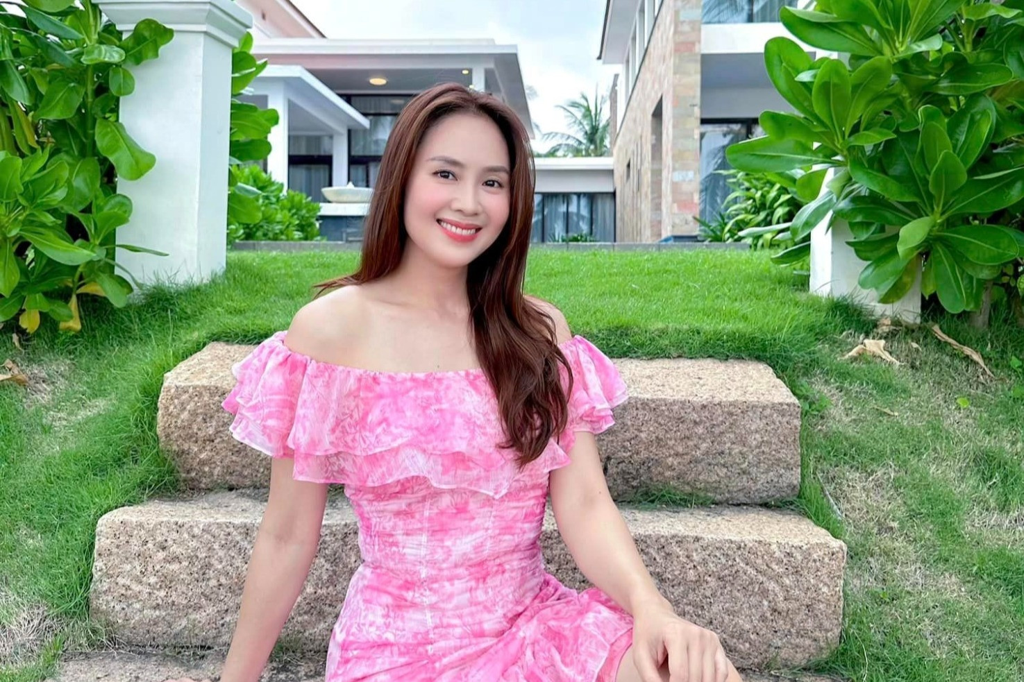 NSND Lan Hương và Bùi Bài Bình thảnh thơi cà phê, Hồng Diễm tươi trẻ tuổi 40