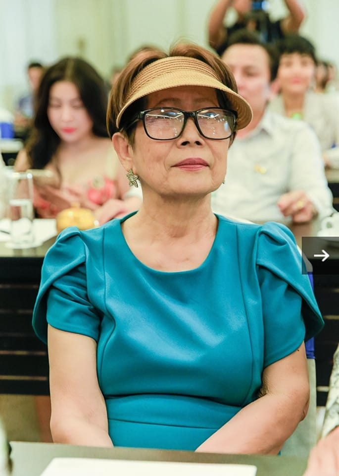 Nữ danh ca 15 tuổi nổi tiếng, 21 tuổi bỏ hát lấy chồng, sinh 8 người con là ai? - Ảnh 2.