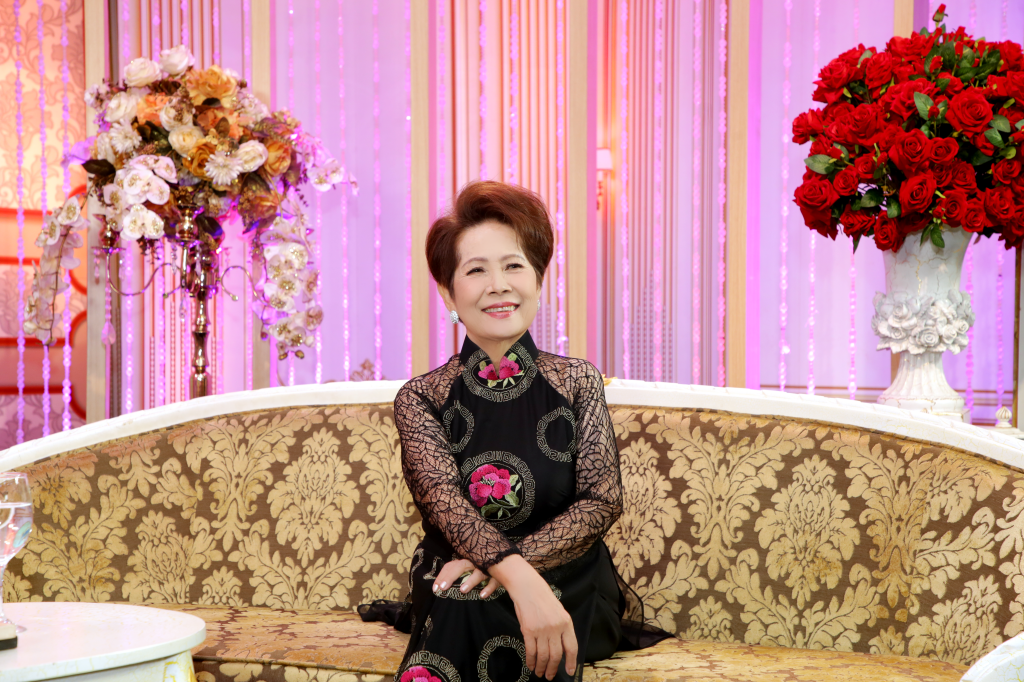 Nữ danh ca 15 tuổi nổi tiếng, 21 tuổi bỏ hát lấy chồng, sinh 8 người con là ai? - Ảnh 3.