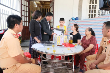 Quỹ Khuyến học Việt Nam hỗ trợ con em chiến sĩ hy sinh khi cứu nạn ở Lâm Đồng