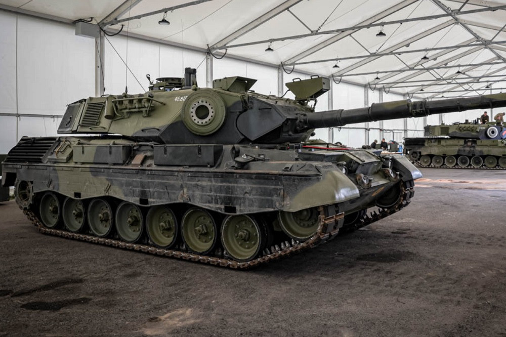 Ukraine tăng cường tiếp cận phi công Nga, nhận thêm xe tăng từ Đan Mạch