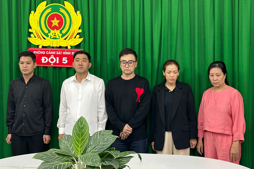 Bắt khẩn cấp 5 đối tượng trong đường dây mại dâm cho người nước ngoài ở TP.HCM
