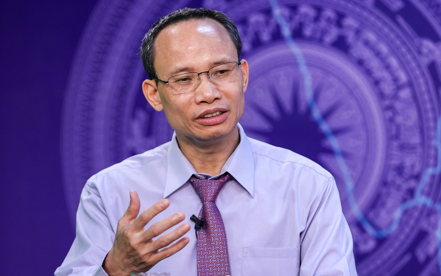 chuyen gia can van luc.jpg