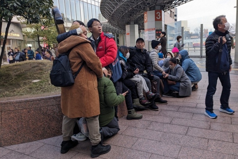 Động đất mạnh khiến Nhật Bản đưa ra cảnh báo sóng thần đổ bộ