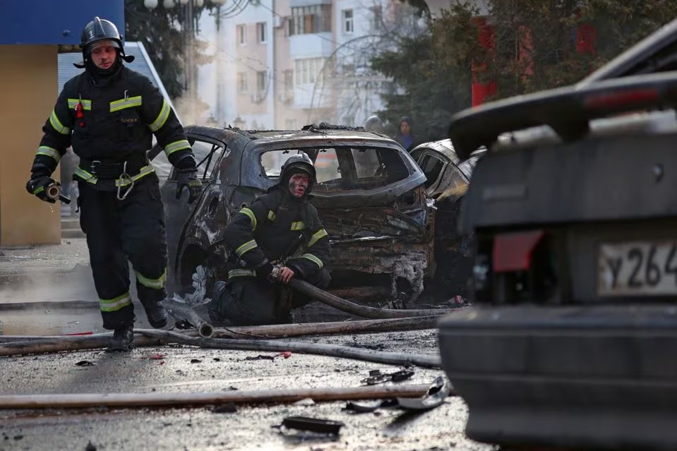 Loạt thành phố Nga hủy lễ mừng năm mới, Moscow tố Ukraine pháo kích Donetsk