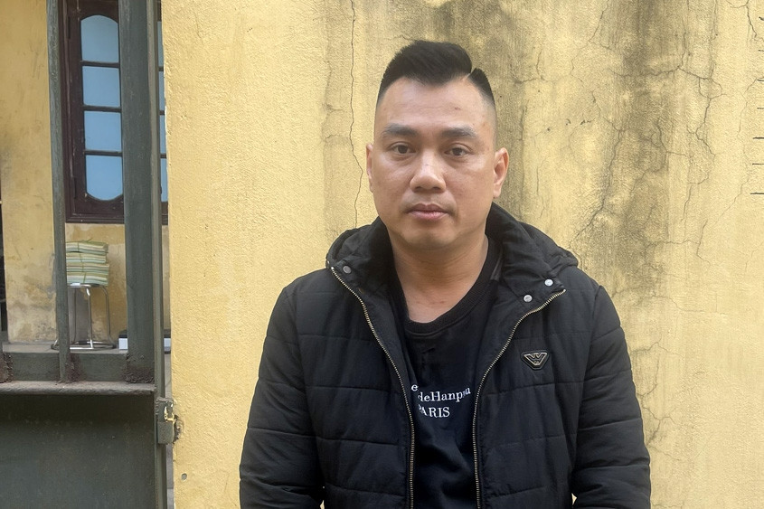 Tạm giữ tài xế say xỉn lái xe đâm vào ô tô chuyên dụng của công an ở Bắc Giang