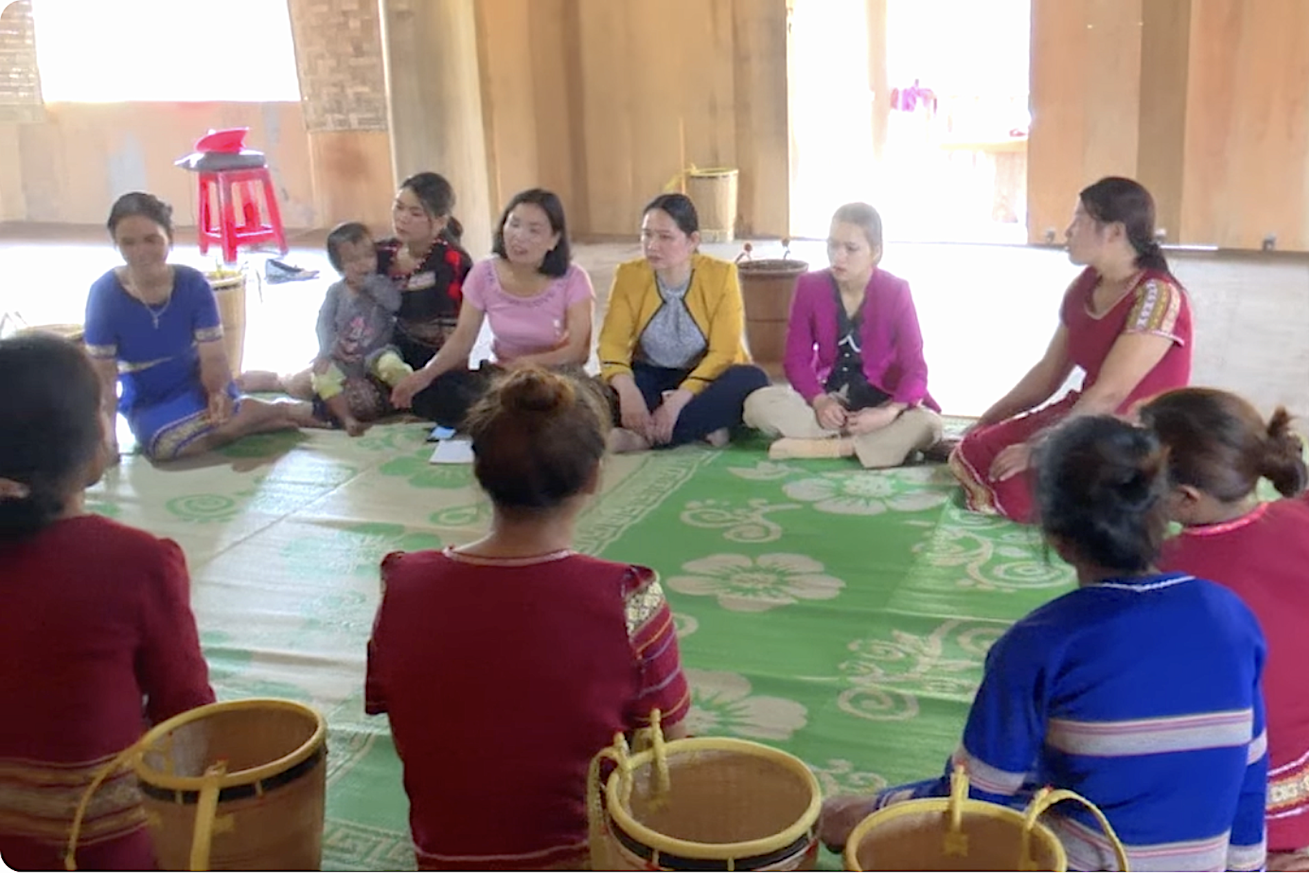 Thực hiện bình đẳng giới và giải quyết những vấn đề cấp thiết đối với phụ nữ, trẻ em