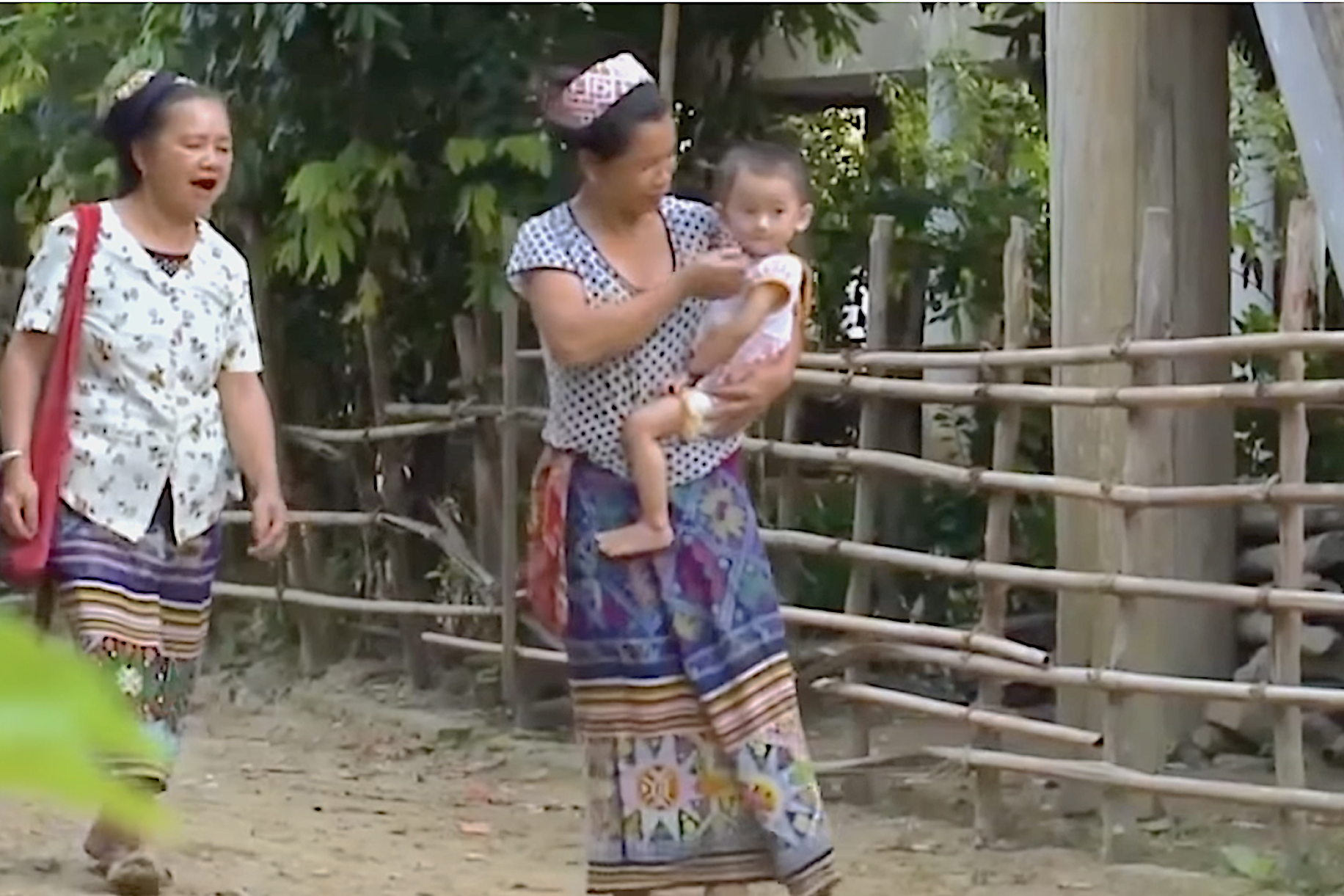 Tiếp tục chăm sóc tốt hơn nữa cho trẻ em DTTS