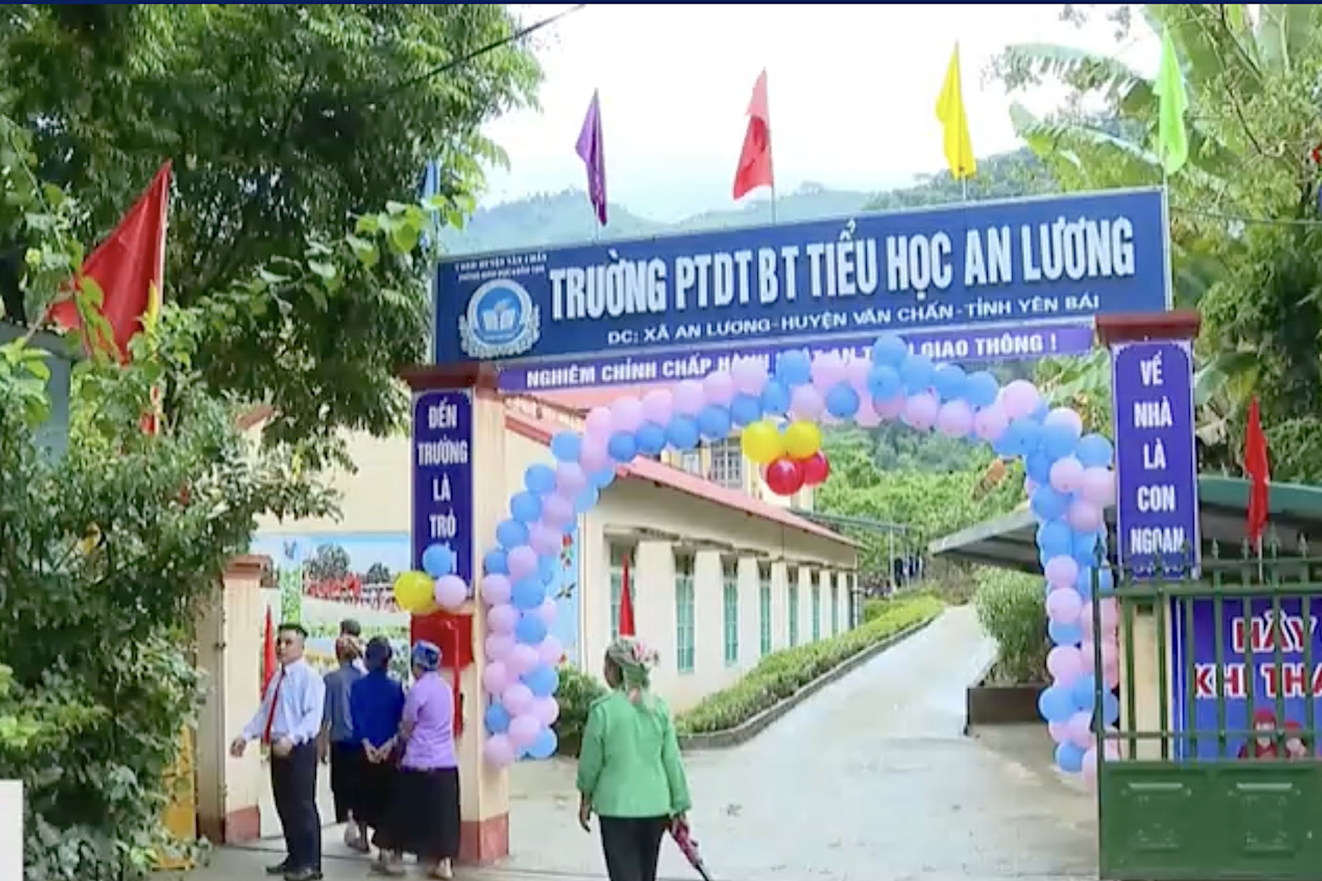 Tỷ lệ hộ nghèo trong vùng đồng bào dân tộc thiểu số và miền núi giảm còn 12,14%