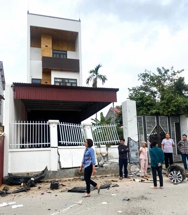 dam vao nha dan.webp