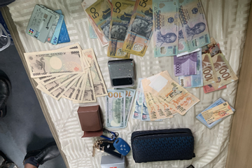 Gần Tết, liên tiếp phát hiện hành khách quên ví tiền tại sân bay Nội Bài