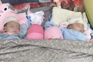 Hai bé gái song sinh bị bỏ rơi trong đêm mưa lạnh