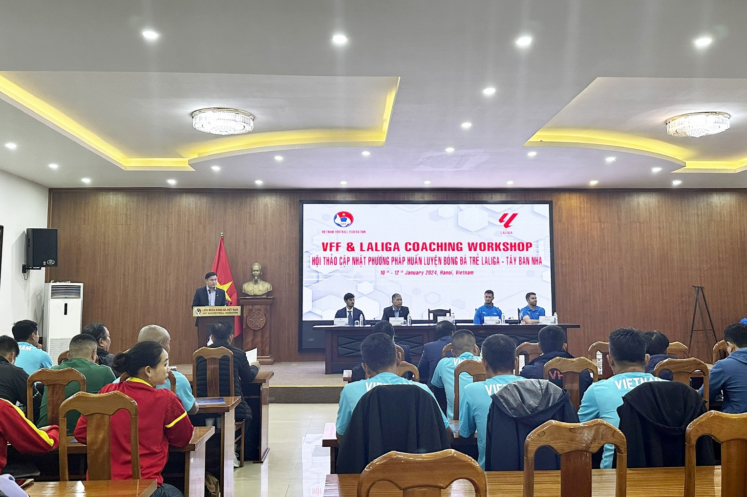 HLV Việt Nam được học phương pháp huấn luyện bóng đá trẻ LaLiga