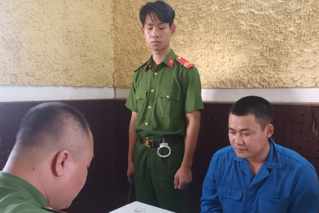 Khởi tố đối tượng lừa 28 hộ dân làm sổ đỏ, chiếm đoạt gần 3 tỷ đồng