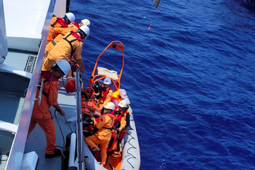 Một tháng xảy ra 23 vụ tai nạn trên biển, cứu sống 88 người