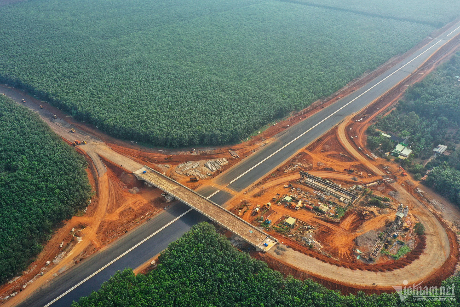 w cao toc dau giay phan thiet 16 3 95.jpg