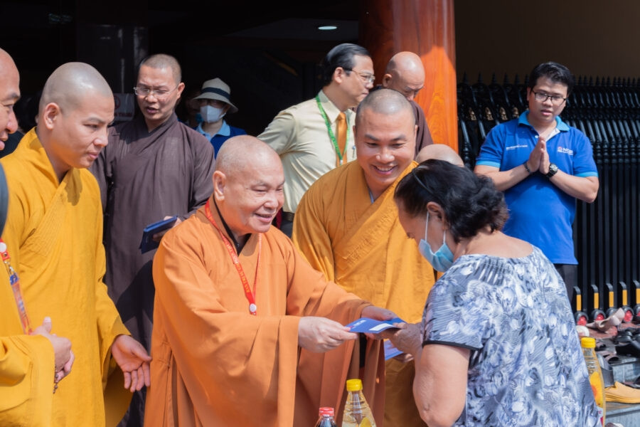 Giáo hội khuyến cáo Tăng ni, Phật tử đón Tết không đốt vàng mã, tránh mê tín