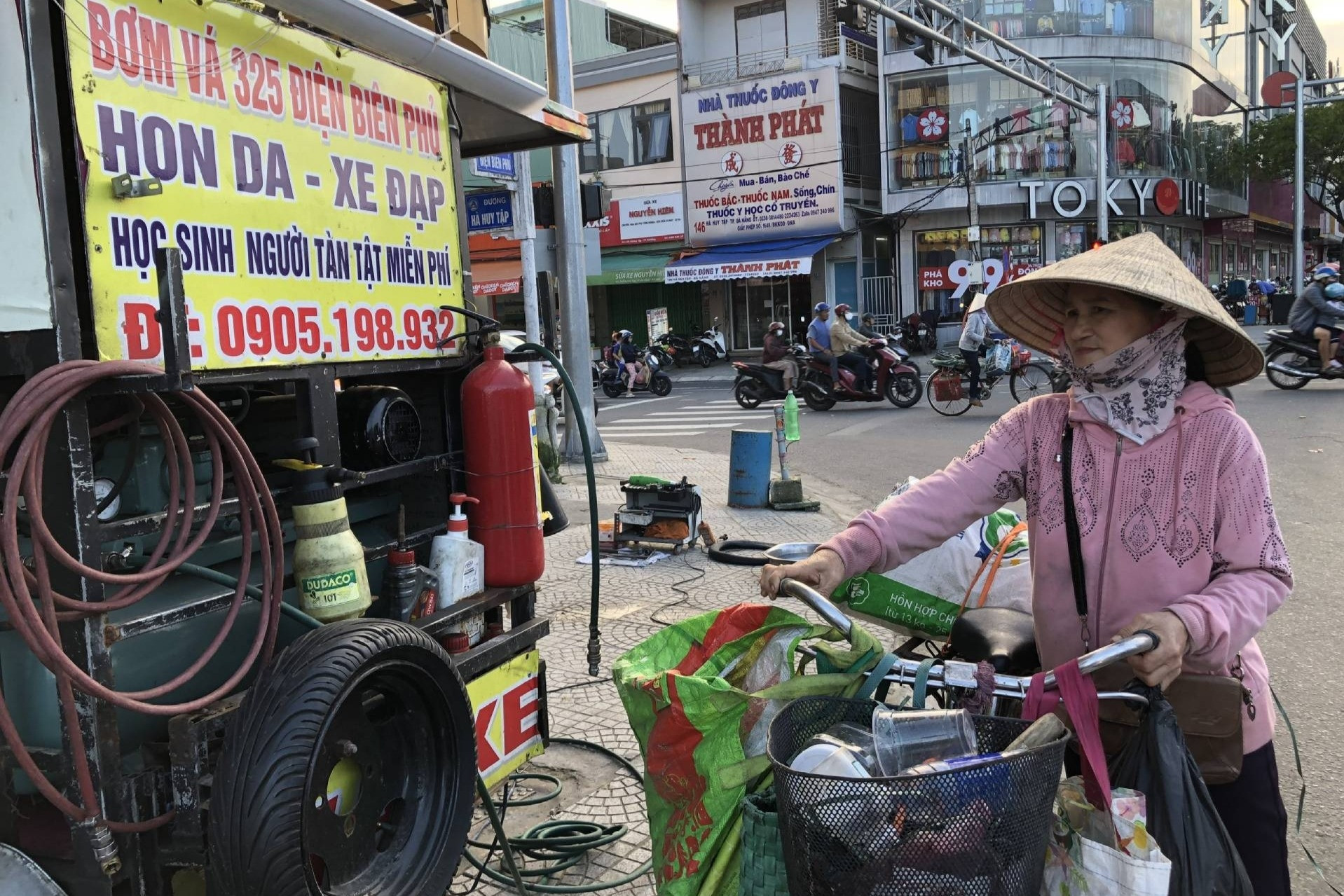 Tiệm sửa xe đặc biệt ở Đà Nẵng, phí bằng nụ cười, lời cảm ơn