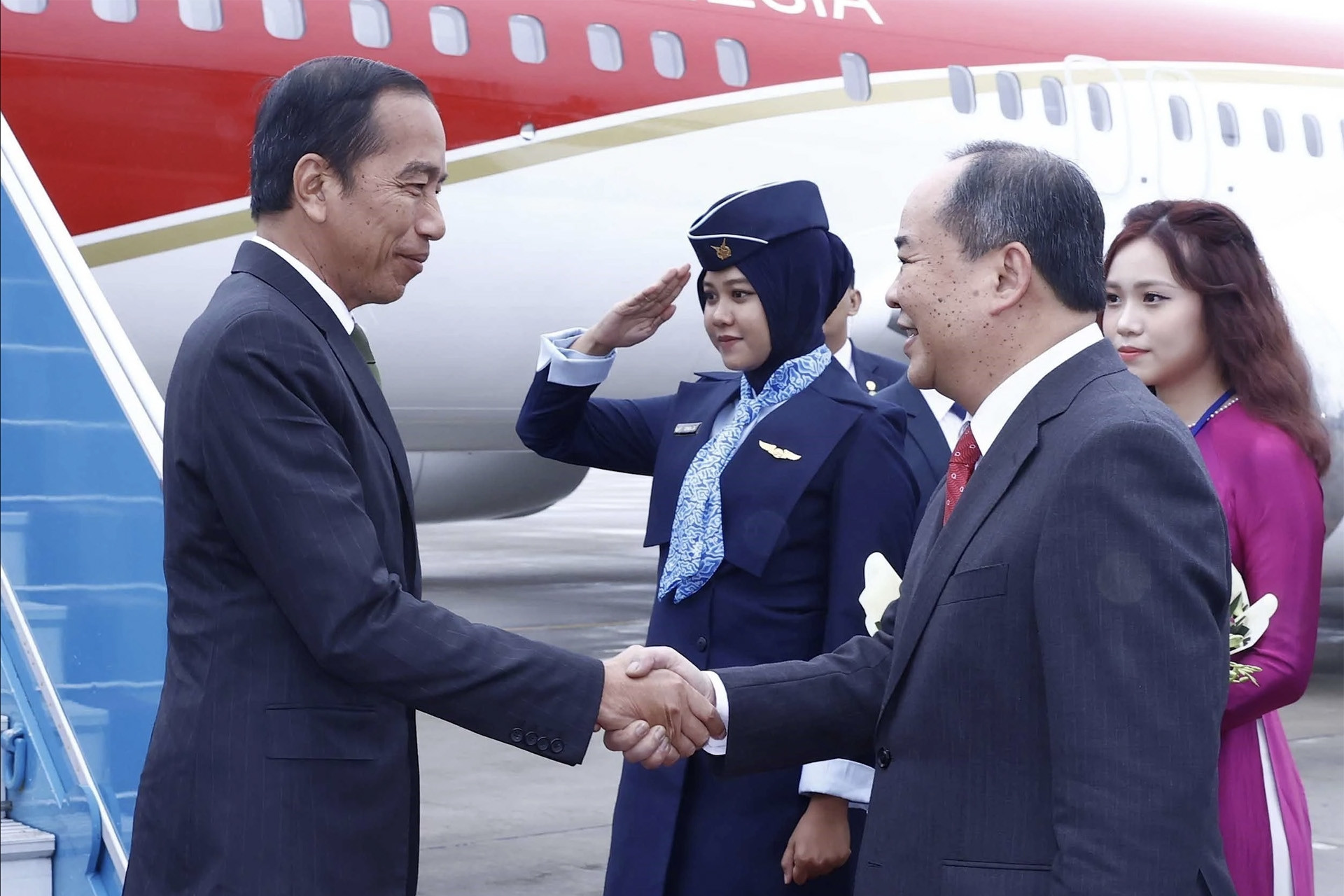 Tổng thống Indonesia Joko Widodo đến Hà Nội, bắt đầu chuyến thăm cấp Nhà nước