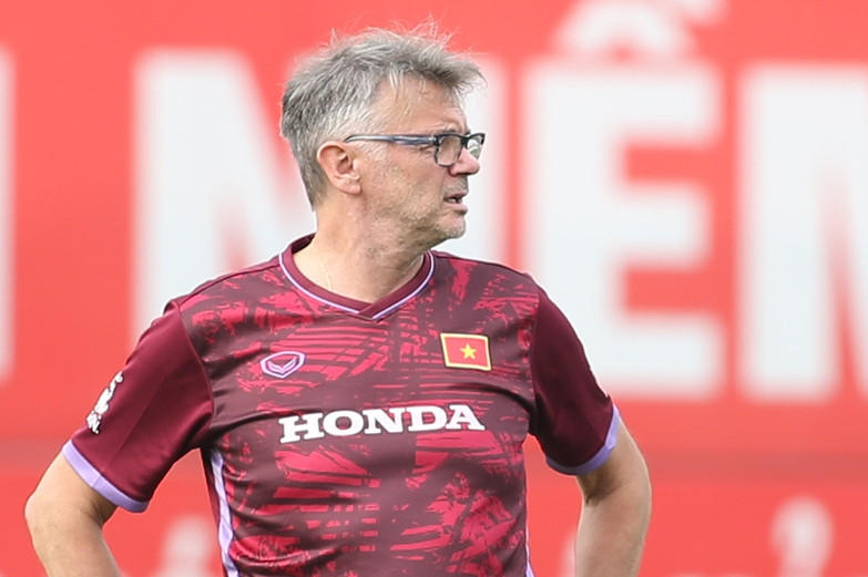 Tuyển Việt Nam: HLV Philippe Troussier có bị rối?