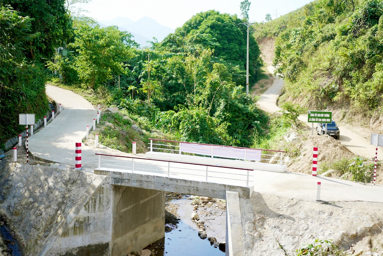 ‘Xây cầu đến lớp’ viết tiếp ước mơ cho hàng ngàn trẻ vùng cao