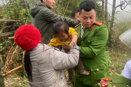 Bản tin chiều 12/1: Tìm thấy bé gái mất tích khi đang bò trong rừng ở Nghệ An