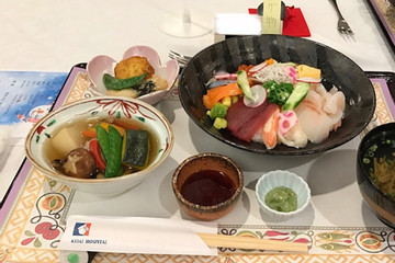 Bữa ăn ngon mắt như nhà hàng Michelin trong bệnh viện ở Nhật