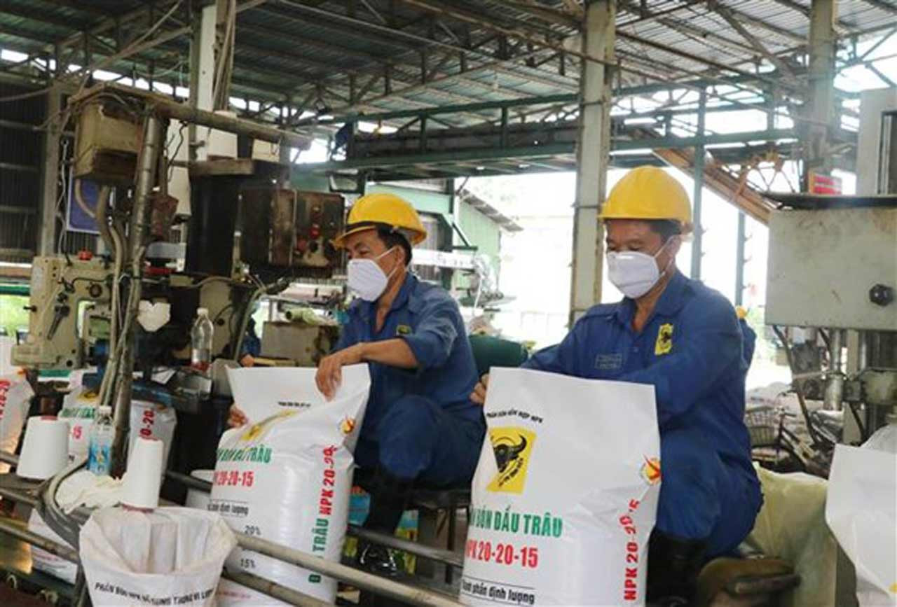 Vietnam considers imposing 5% VAT on fertilizers